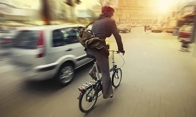 Más de un tercio de los adelantamientos a ciclistas no respetan la distancia de seguridad